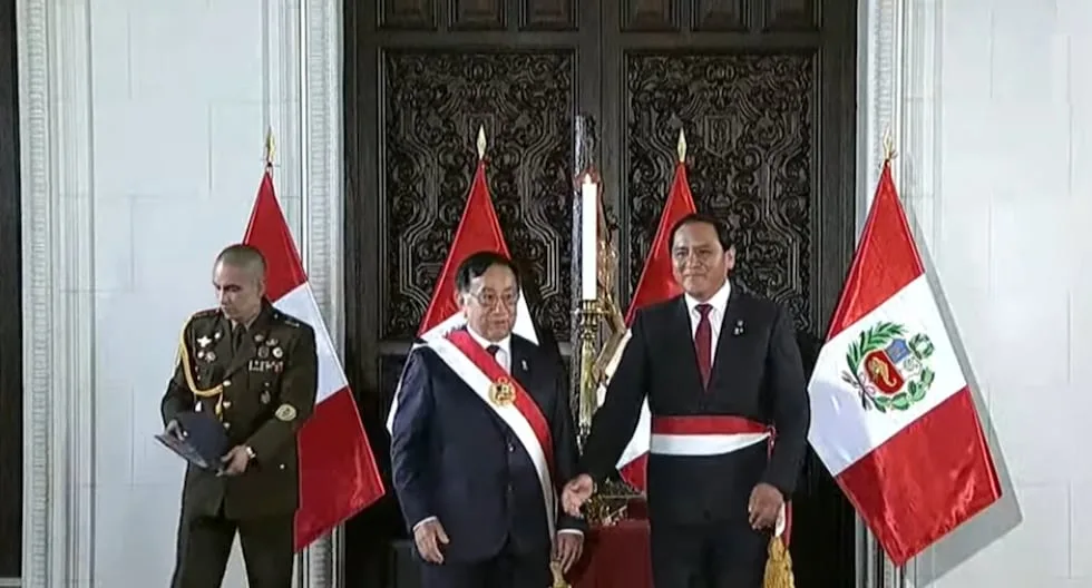 Nombran a Flavio Cruz como nuevo ministro de Trabajo